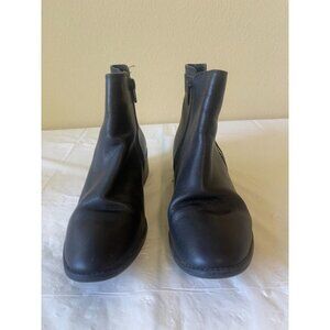 Woman's Boots Steve Madden leather Boot Size 8 zip "True"